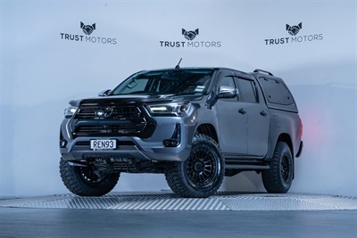 2023 Toyota Hilux - Thumbnail