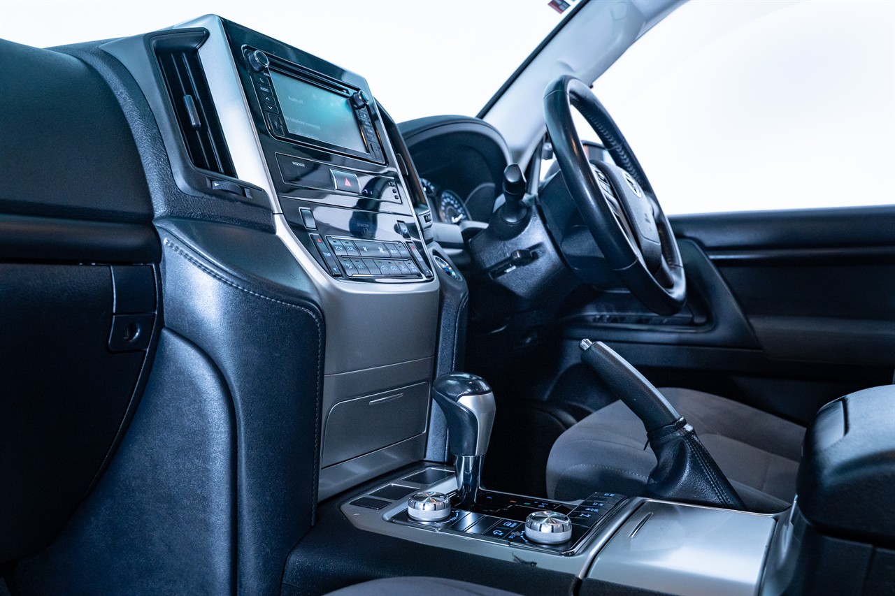 2017 Toyota Land Cruiser