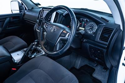 2017 Toyota Land Cruiser - Thumbnail