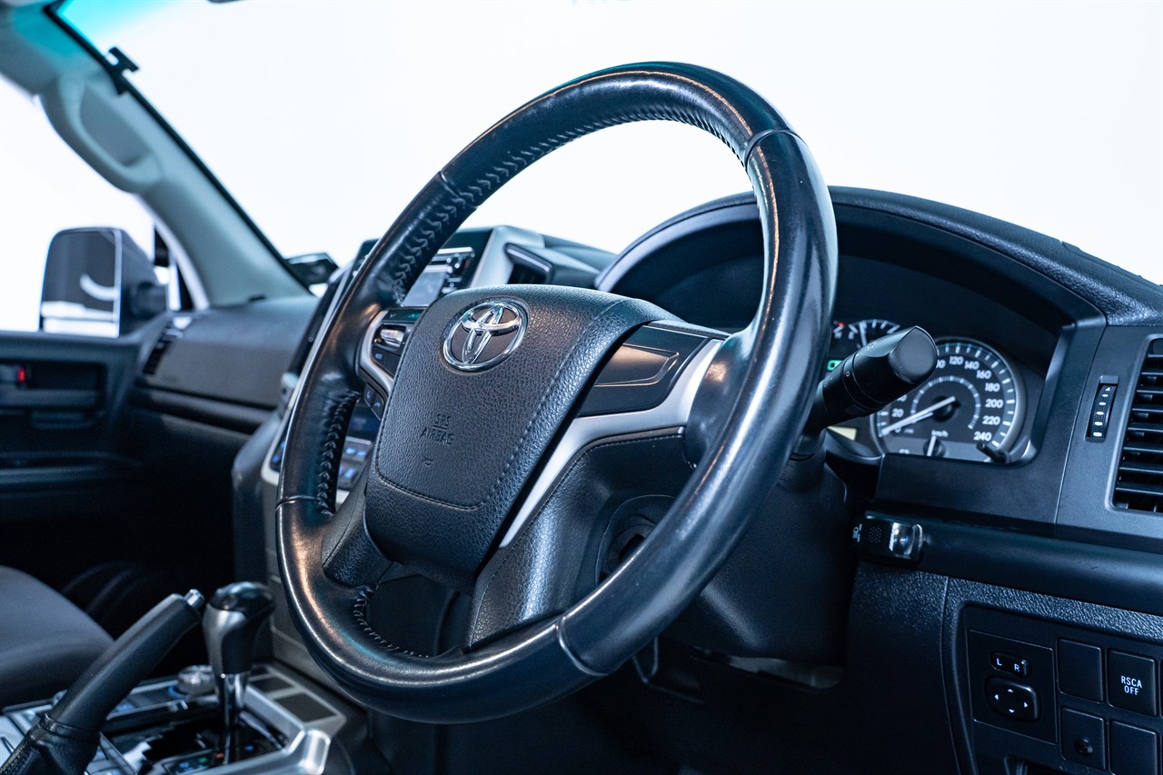 2017 Toyota Land Cruiser
