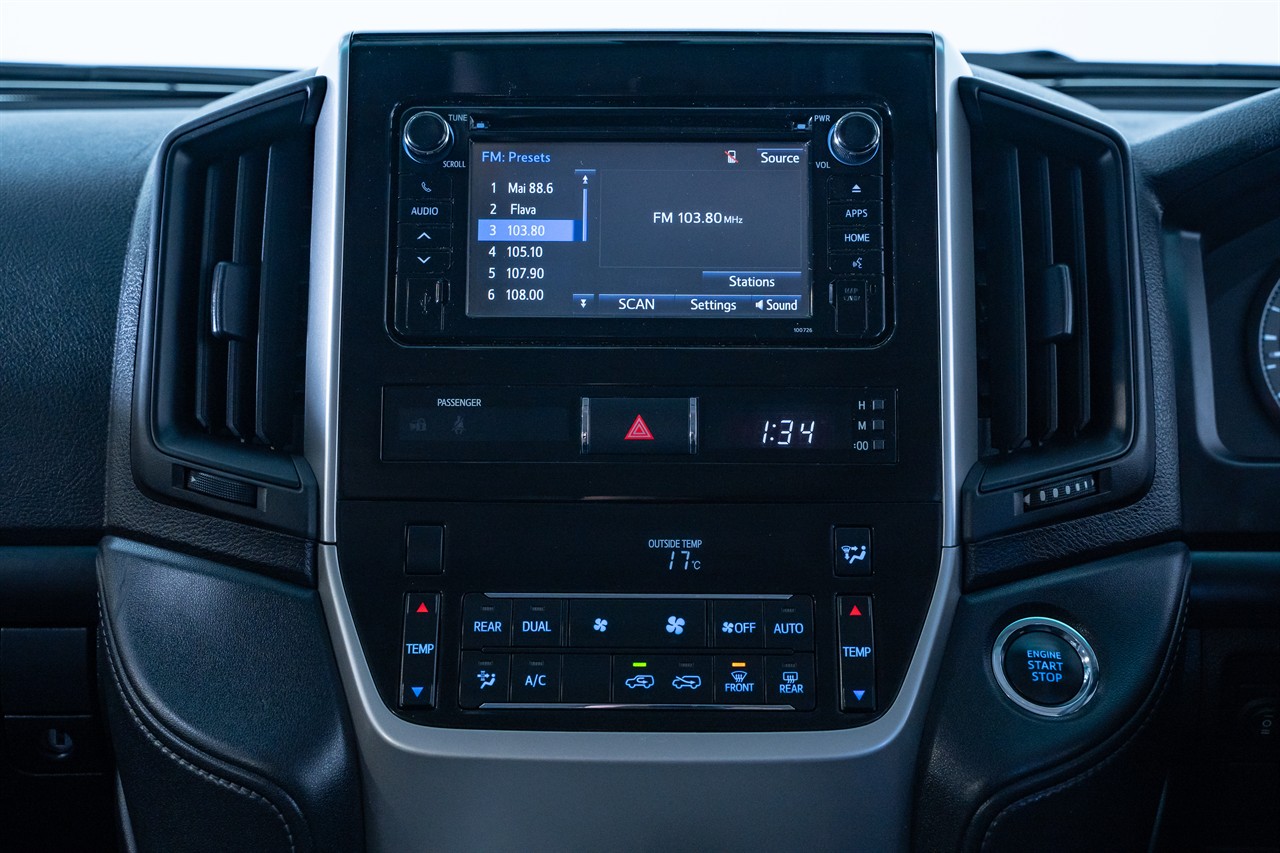 2017 Toyota Land Cruiser