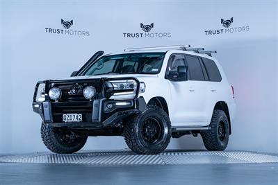 2017 Toyota Land Cruiser - Thumbnail