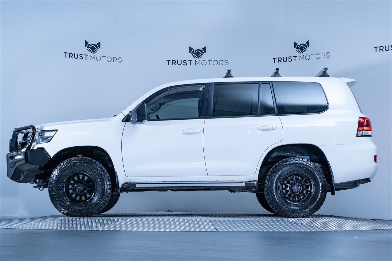 2017 Toyota Land Cruiser
