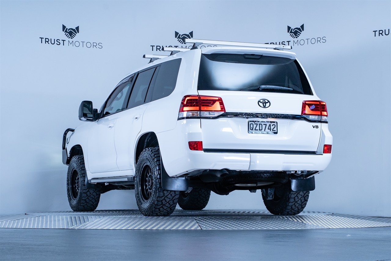2017 Toyota Land Cruiser