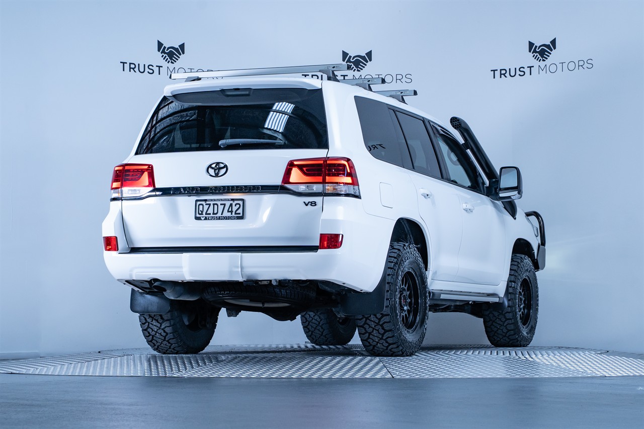 2017 Toyota Land Cruiser