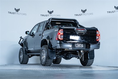 2024 Toyota Hilux - Thumbnail