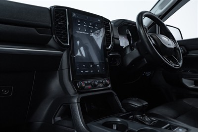 2022 Ford Everest - Thumbnail