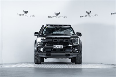 2022 Ford Everest - Thumbnail