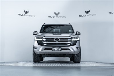 2022 Toyota Landcruiser - Thumbnail