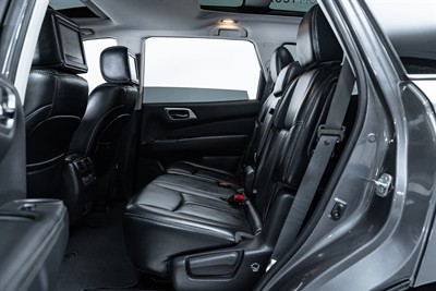 2017 Nissan Pathfinder - Thumbnail