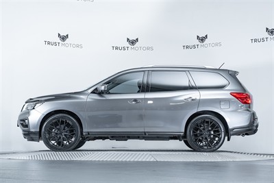 2017 Nissan Pathfinder - Thumbnail