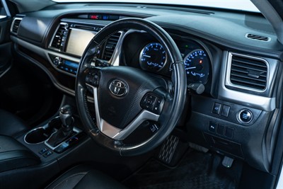 2017 Toyota Highlander - Thumbnail