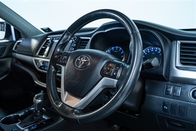 2017 Toyota Highlander - Thumbnail