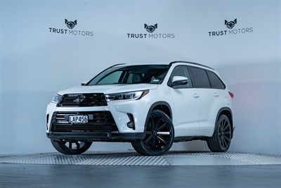 2017 Toyota Highlander - Thumbnail