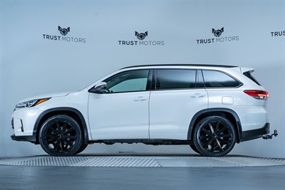 2017 Toyota Highlander - Thumbnail