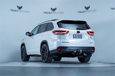 2017 Toyota Highlander - Thumbnail