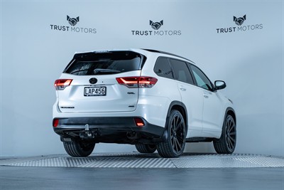 2017 Toyota Highlander - Thumbnail