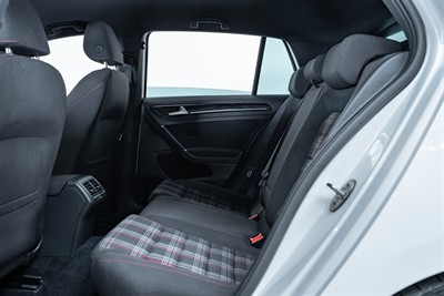 2015 Volkswagen Golf - Thumbnail