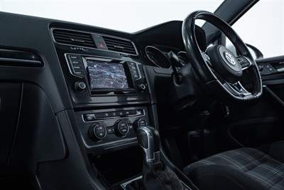 2015 Volkswagen Golf - Thumbnail