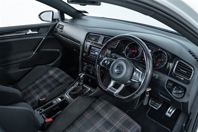 2015 Volkswagen Golf - Thumbnail