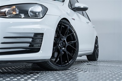 2015 Volkswagen Golf - Thumbnail