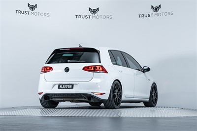 2015 Volkswagen Golf - Thumbnail
