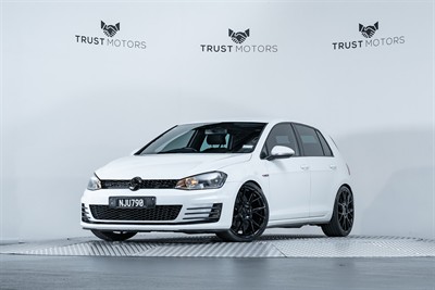 2015 Volkswagen Golf - Thumbnail