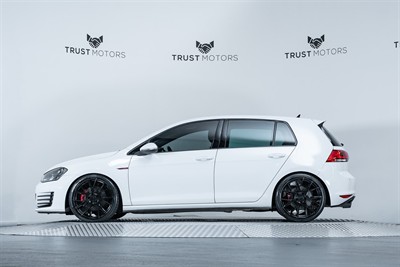 2015 Volkswagen Golf - Thumbnail