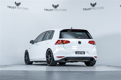 2015 Volkswagen Golf - Thumbnail