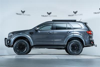 2022 Ford Everest - Thumbnail
