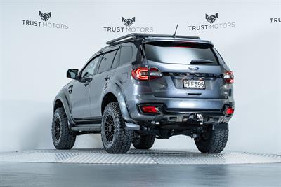 2022 Ford Everest - Thumbnail