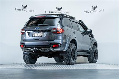 2022 Ford Everest - Thumbnail