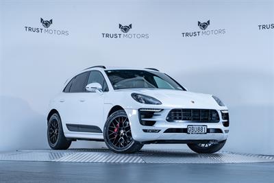 2016 Porsche Macan - Thumbnail