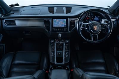 2016 Porsche Macan - Thumbnail