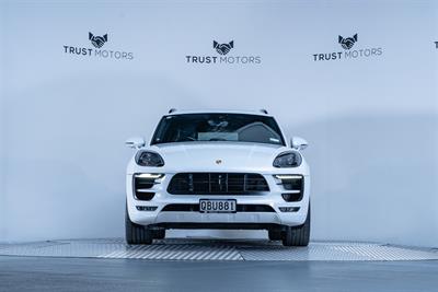 2016 Porsche Macan - Thumbnail