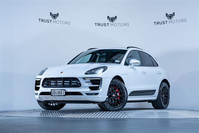 2016 Porsche Macan - Thumbnail