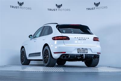 2016 Porsche Macan - Thumbnail