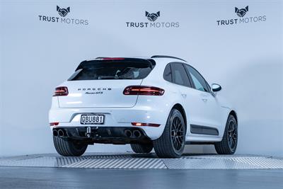 2016 Porsche Macan - Thumbnail