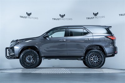2022 Toyota Fortuner - Thumbnail