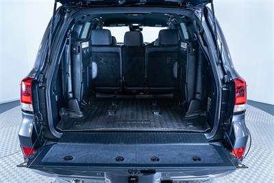 2018 Toyota Landcruiser - Thumbnail