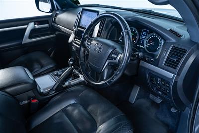 2018 Toyota Landcruiser - Thumbnail