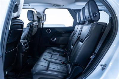 2018 Land Rover Discovery - Thumbnail