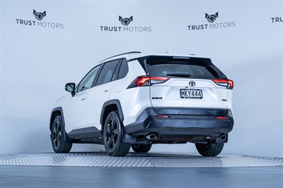 2019 Toyota Rav4 - Thumbnail