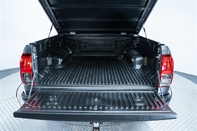 2018 Toyota Hilux - Thumbnail