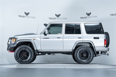 2021 Toyota Landcruiser - Thumbnail