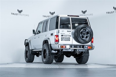 2021 Toyota Landcruiser - Thumbnail