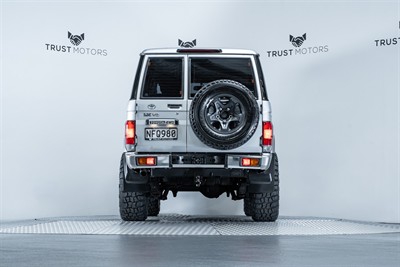 2021 Toyota Landcruiser - Thumbnail