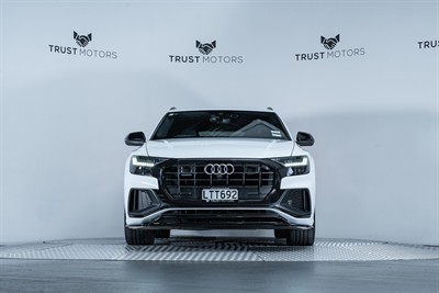2018 Audi Q8 - Thumbnail