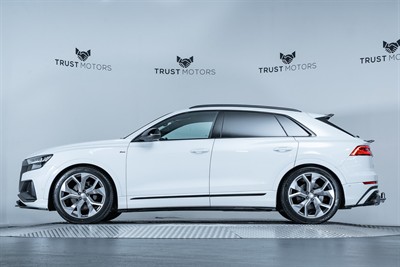 2018 Audi Q8 - Thumbnail