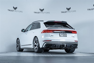 2018 Audi Q8 - Thumbnail